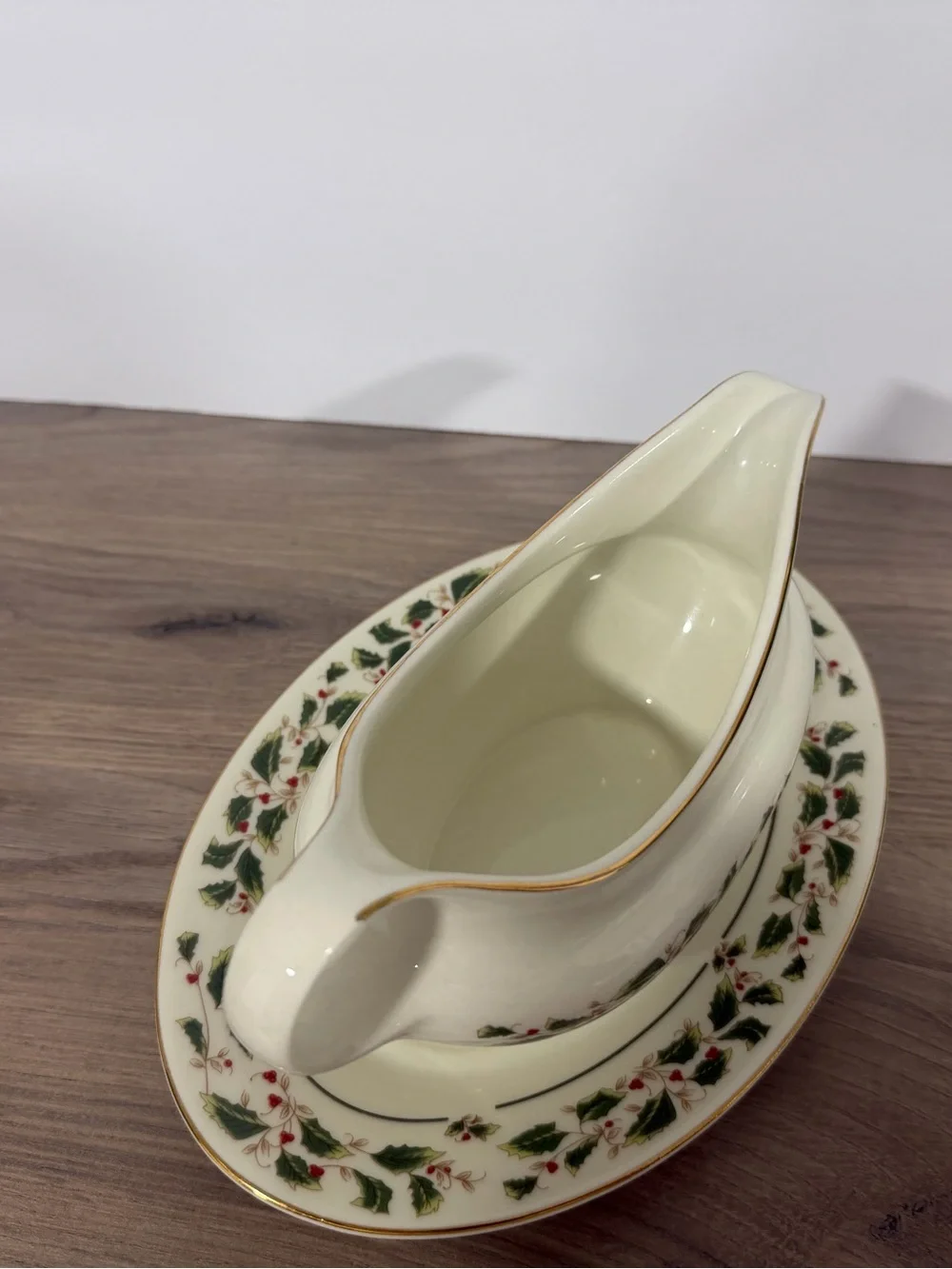 Holly Tradition elegant cream